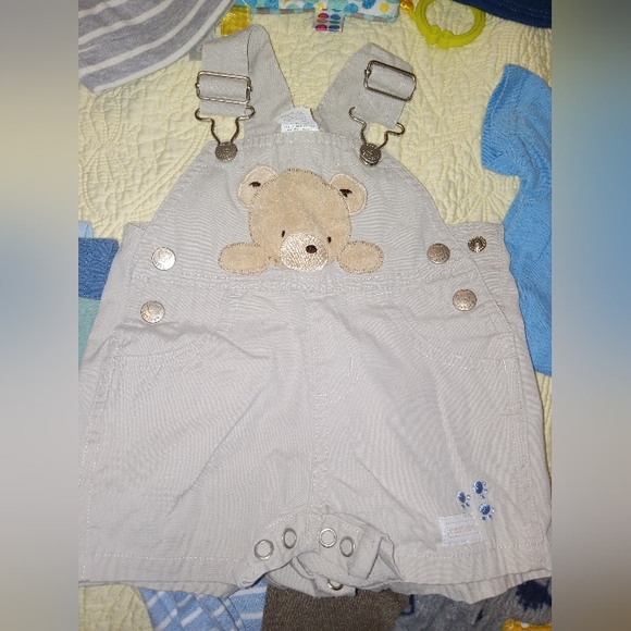 Baby Boy Bundle of clothes! NB, 0-3 mos. Variety of pieces, 24 pcs total. - Picture 9 of 10
